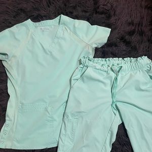 Women’s scrubs